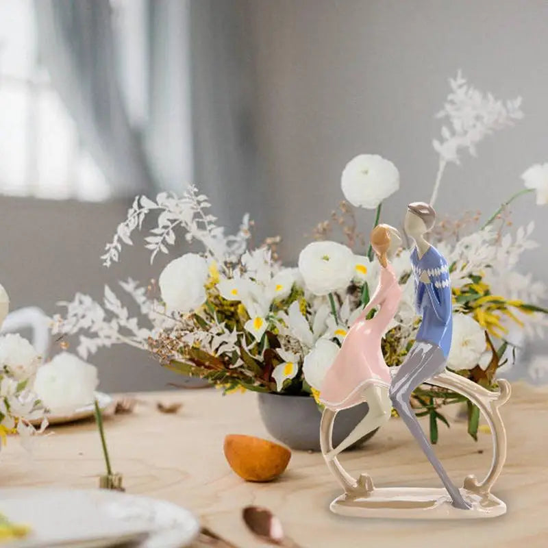Couple Sculptures Home Decor Wedding Ornament Lovers Statue Romantic Couple Sculpture Collectible Figurines Resin Craft